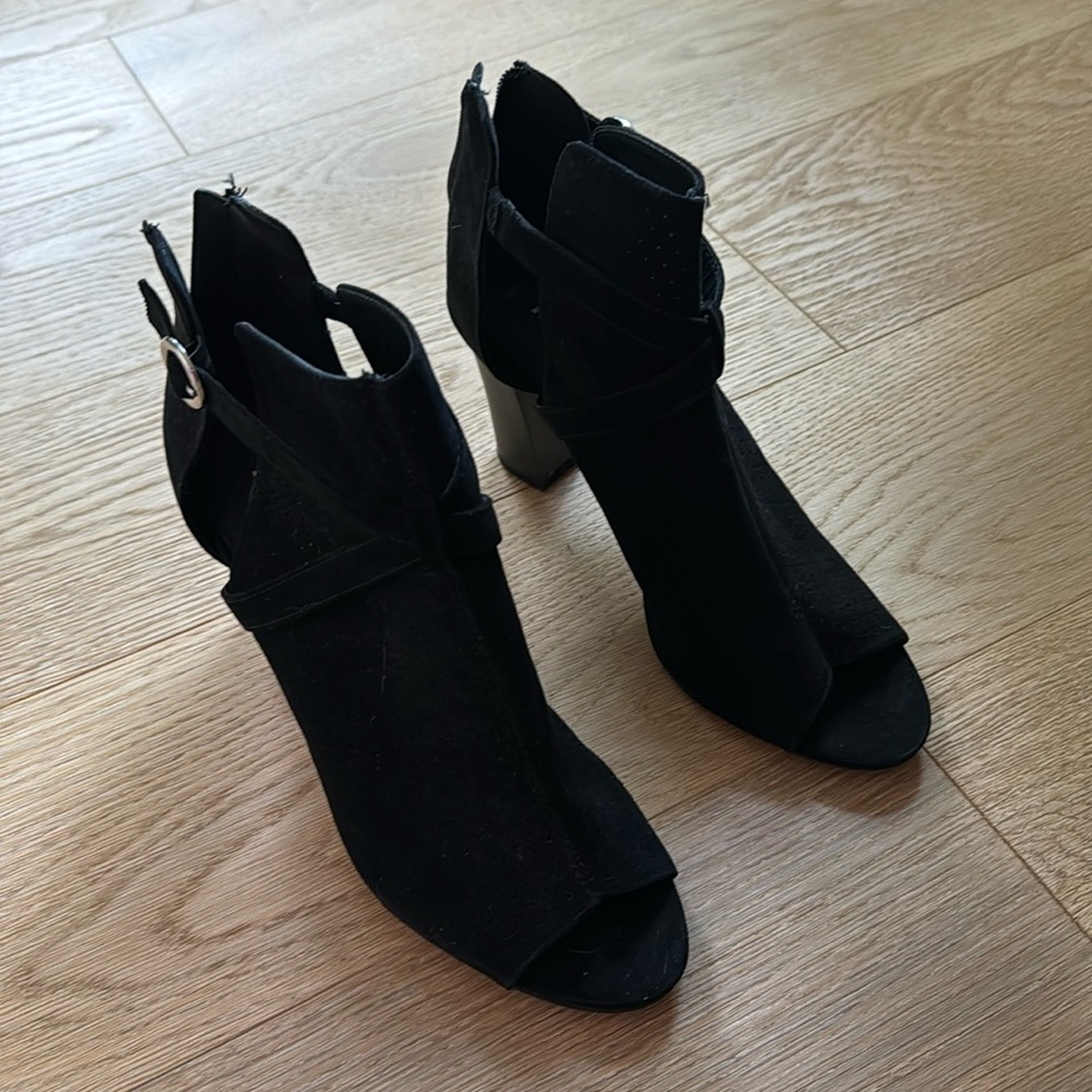 Worn once 9.5 black bootie heels